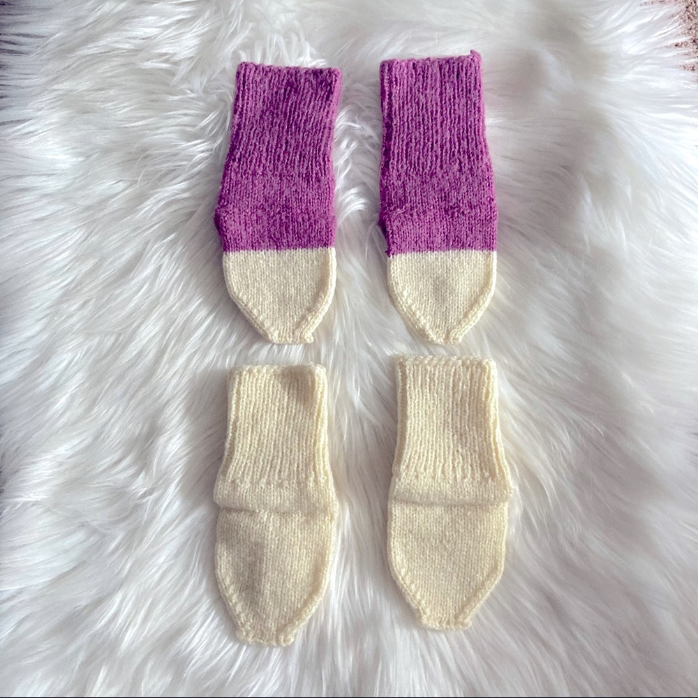 NWT Set of 2 Handmade Ribbed Knit Winter Woolen Socks 6”x6”